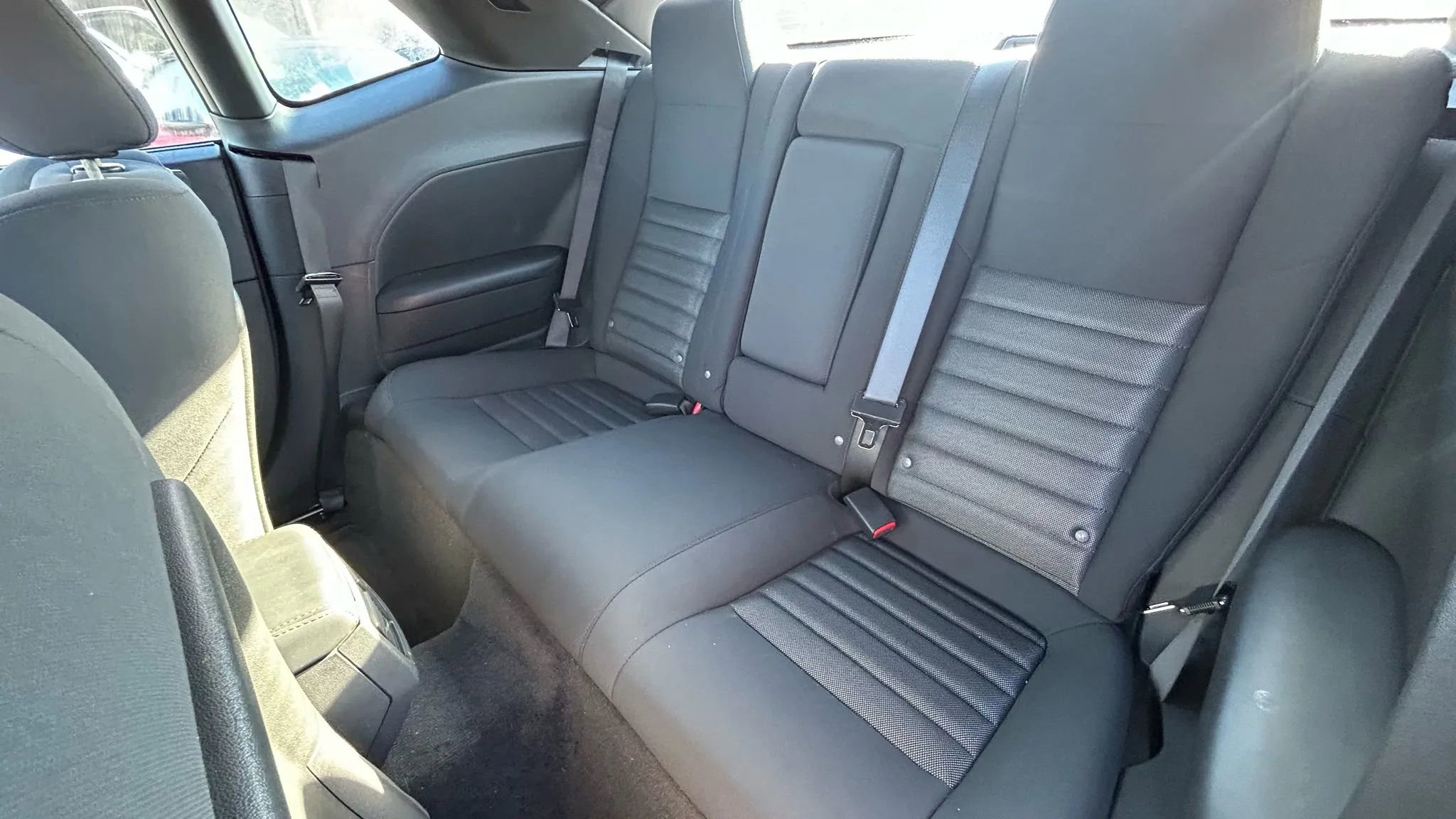 Used 2010 Dodge Challenger SE RWD image 9