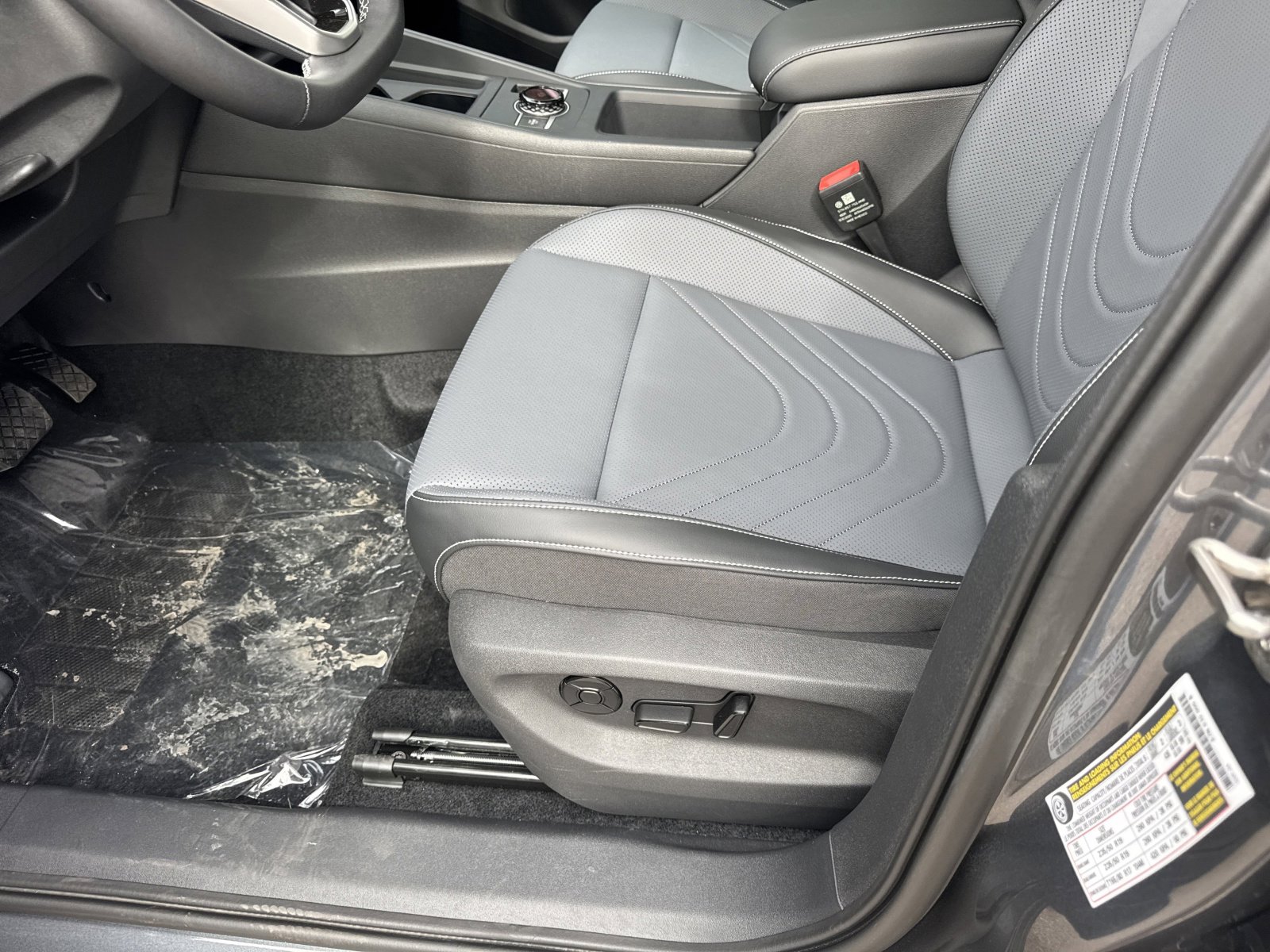 New 2026 Volkswagen Tiguan SE image 24