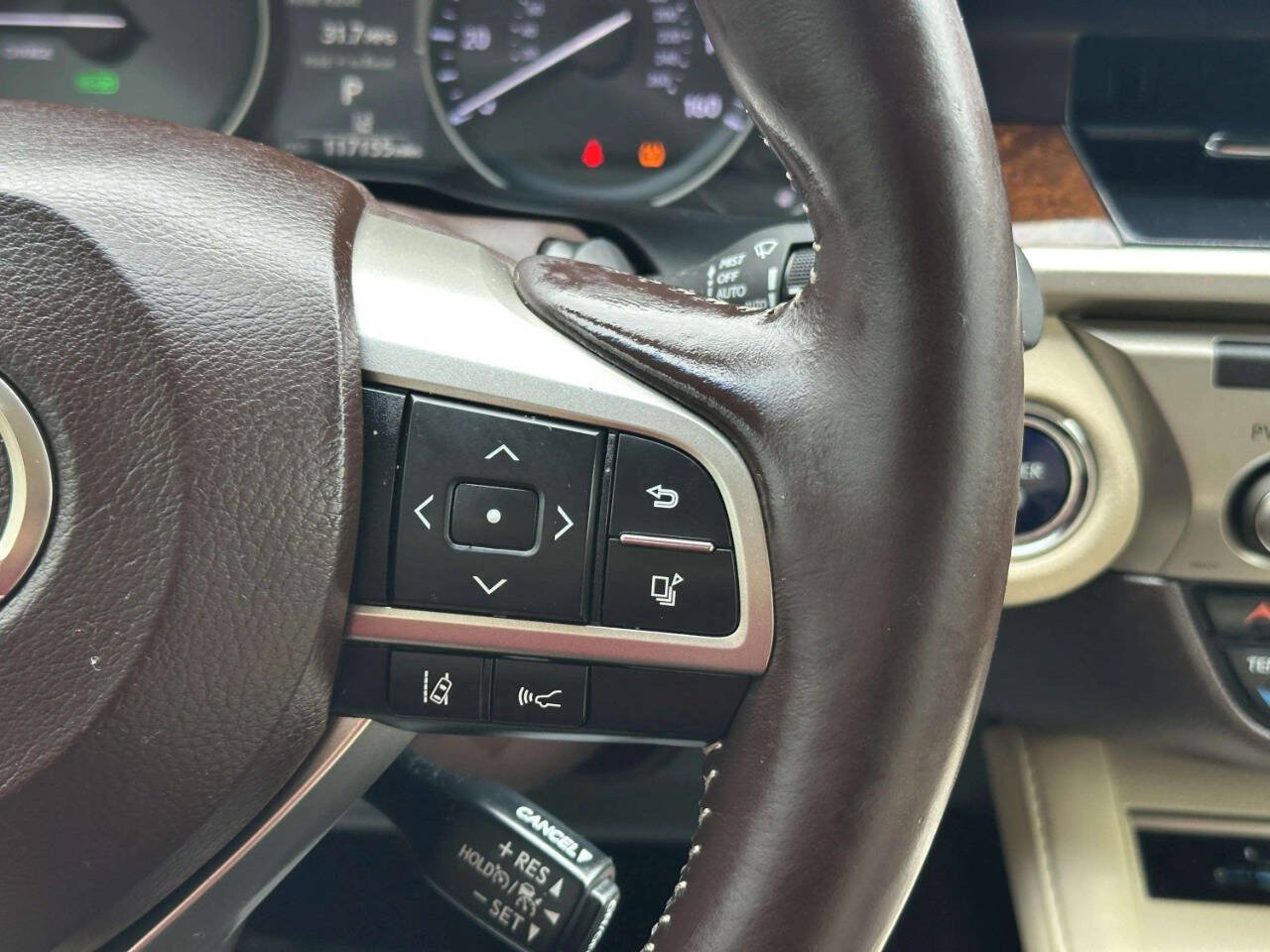 Used 2016 Lexus ES 300h w/ Luxury Package w/Wood Trim FWD image 31