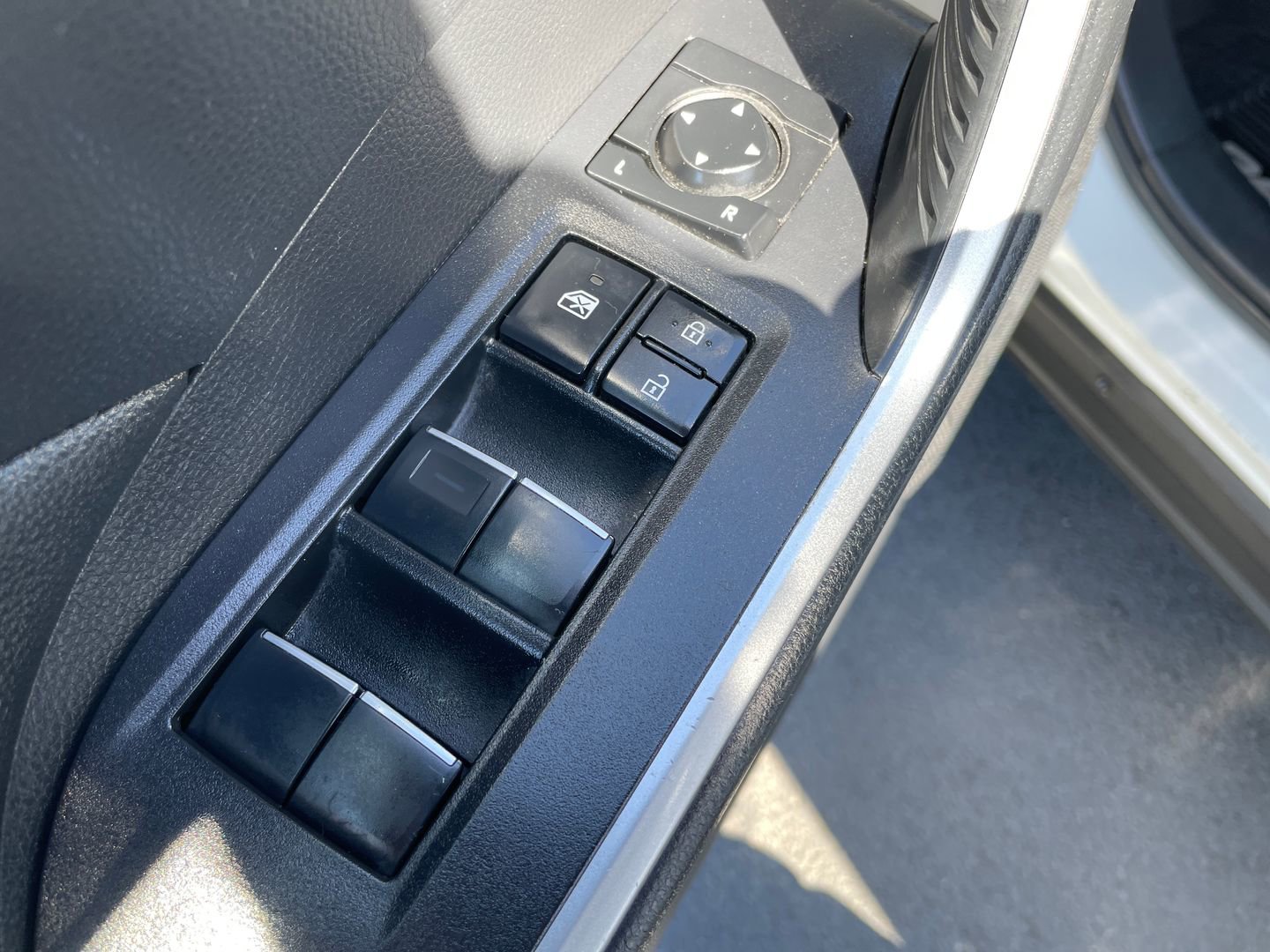 Used 2019 Toyota RAV4 XLE Premium w/ Cold Weather Package AWD/4WD image 24