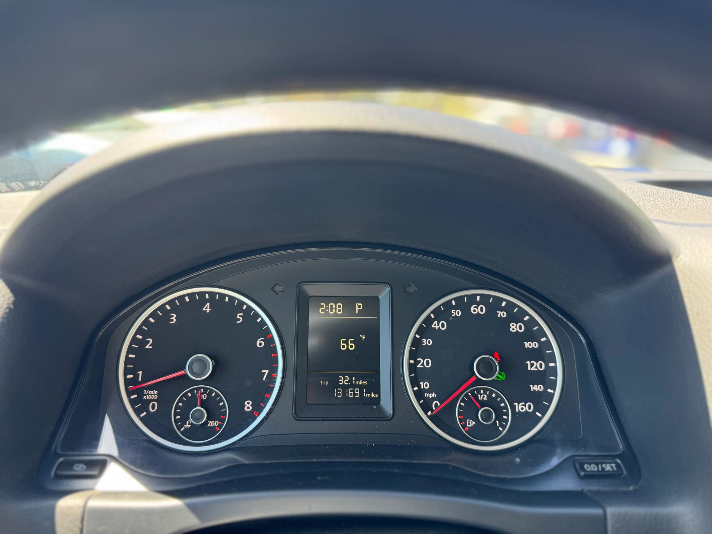 Used 2011 Volkswagen Tiguan S image 15