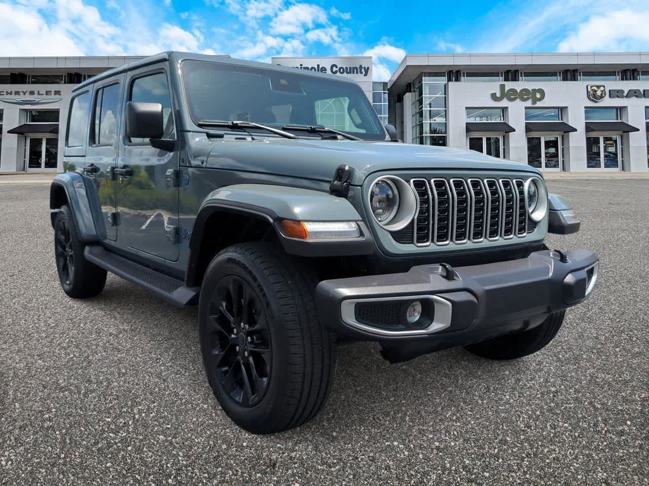 Used 2025 Jeep Wrangler Unlimited Sahara AWD/4WD image 2