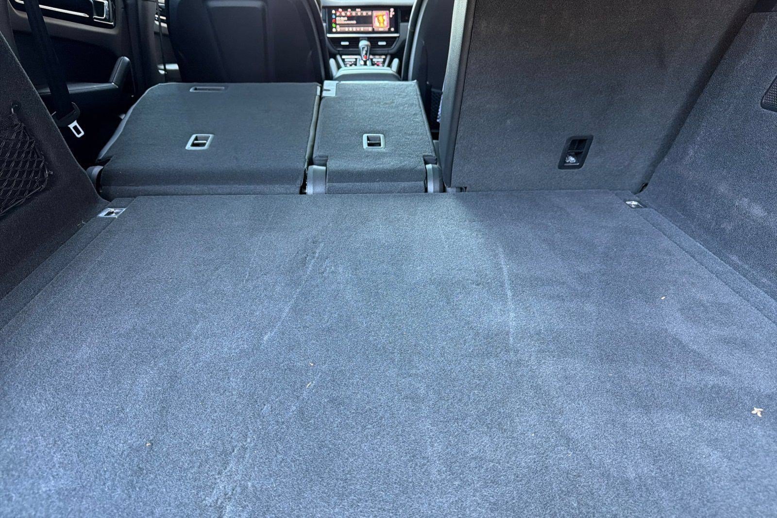 Used 2023 Porsche Cayenne AWD/4WD image 32