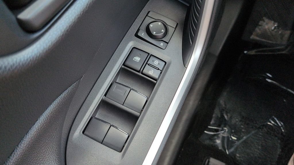 Used 2025 Toyota RAV4 LE AWD/4WD image 17