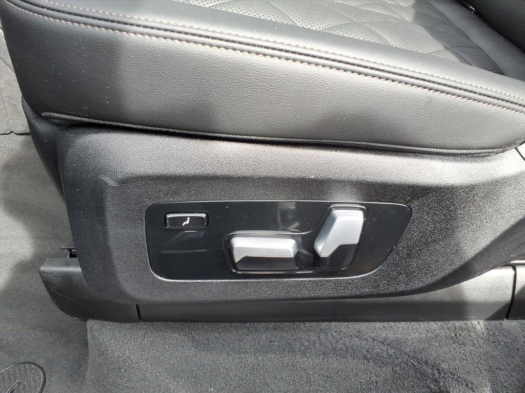 Used 2023 BMW X7 xDrive40i w/ Parking Assistance Package image 19
