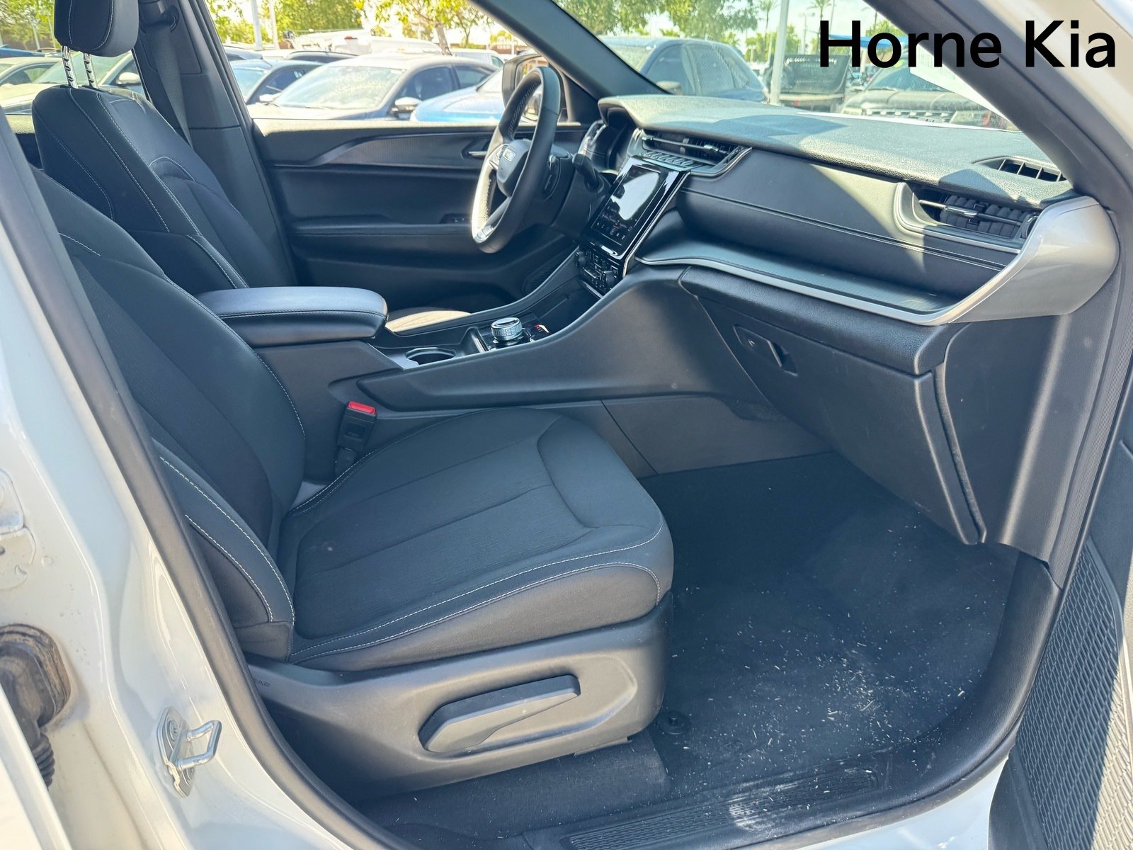 Used 2025 Jeep Grand Cherokee Laredo w/ Luxury Tech Group I AWD/4WD image 27
