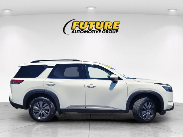 Certified 2025 Nissan Pathfinder SV FWD image 3