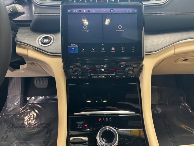 Used 2024 Jeep Grand Cherokee Limited AWD/4WD image 5