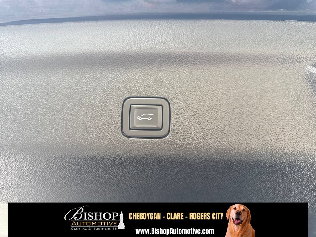 Used 2024 GMC Yukon XL SLT AWD/4WD image 24