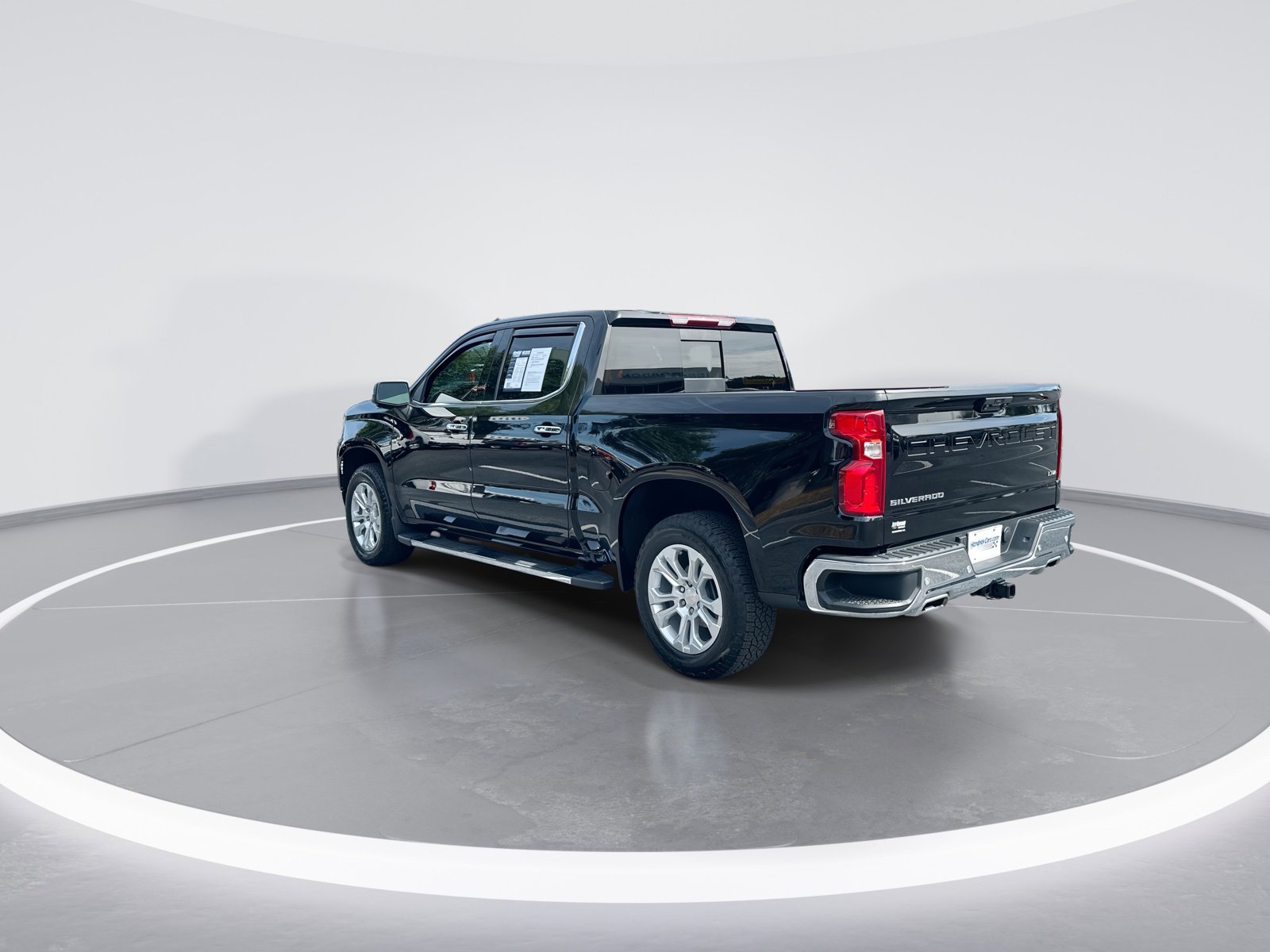 Used 2023 Chevrolet Silverado 1500 LTZ AWD/4WD image 7