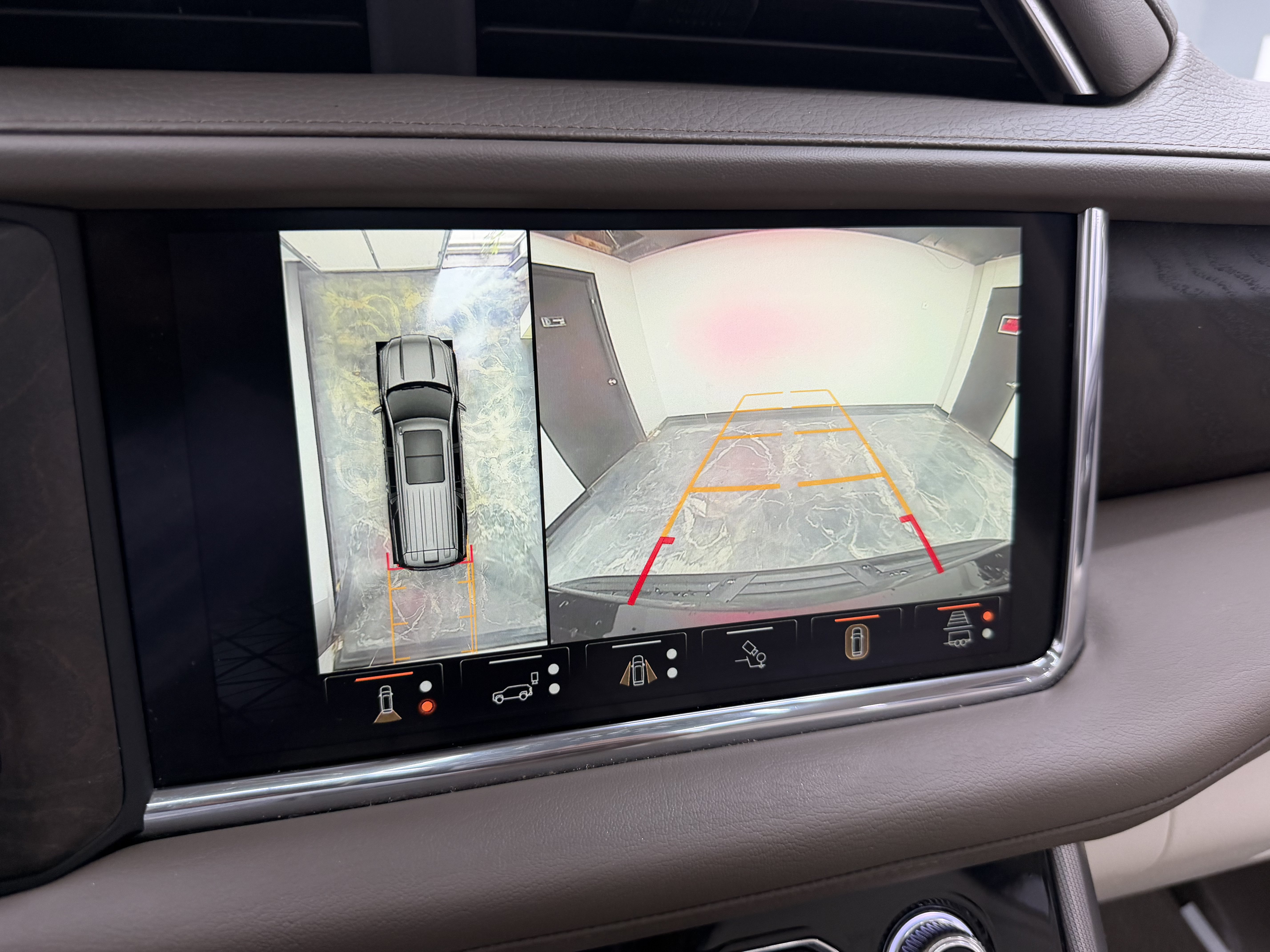 Used 2023 GMC Yukon Denali w/ Advanced Technology Package AWD/4WD image 27