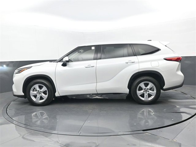 Used 2022 Toyota Highlander LE image 24