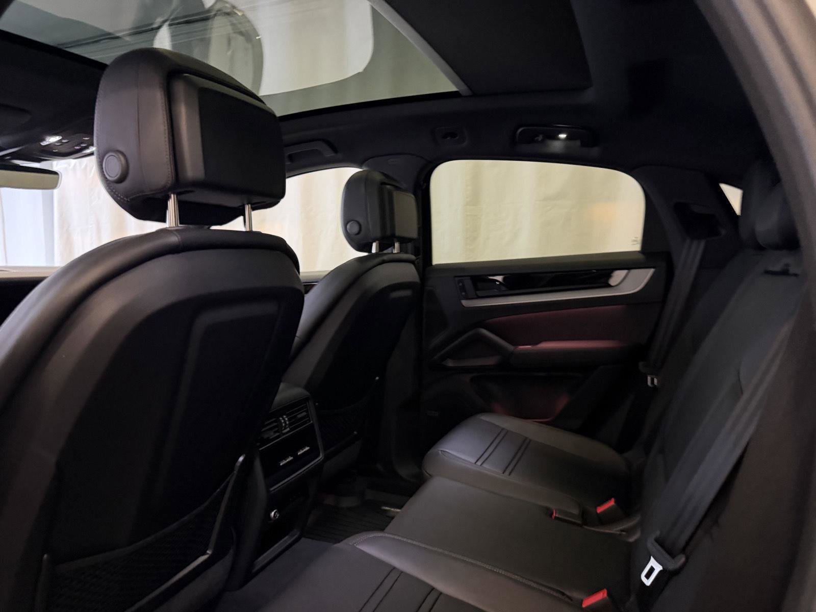 Certified 2025 Porsche Cayenne Coupe image 24