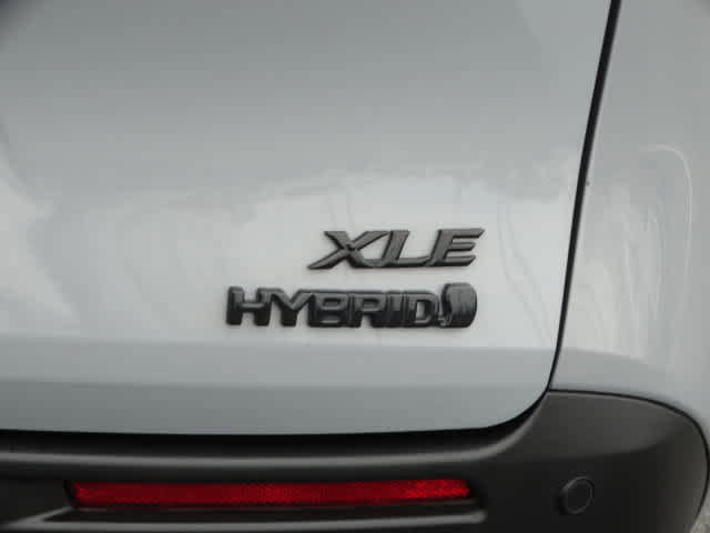 Certified 2023 Toyota Sienna XLE Woodland Edition image 10