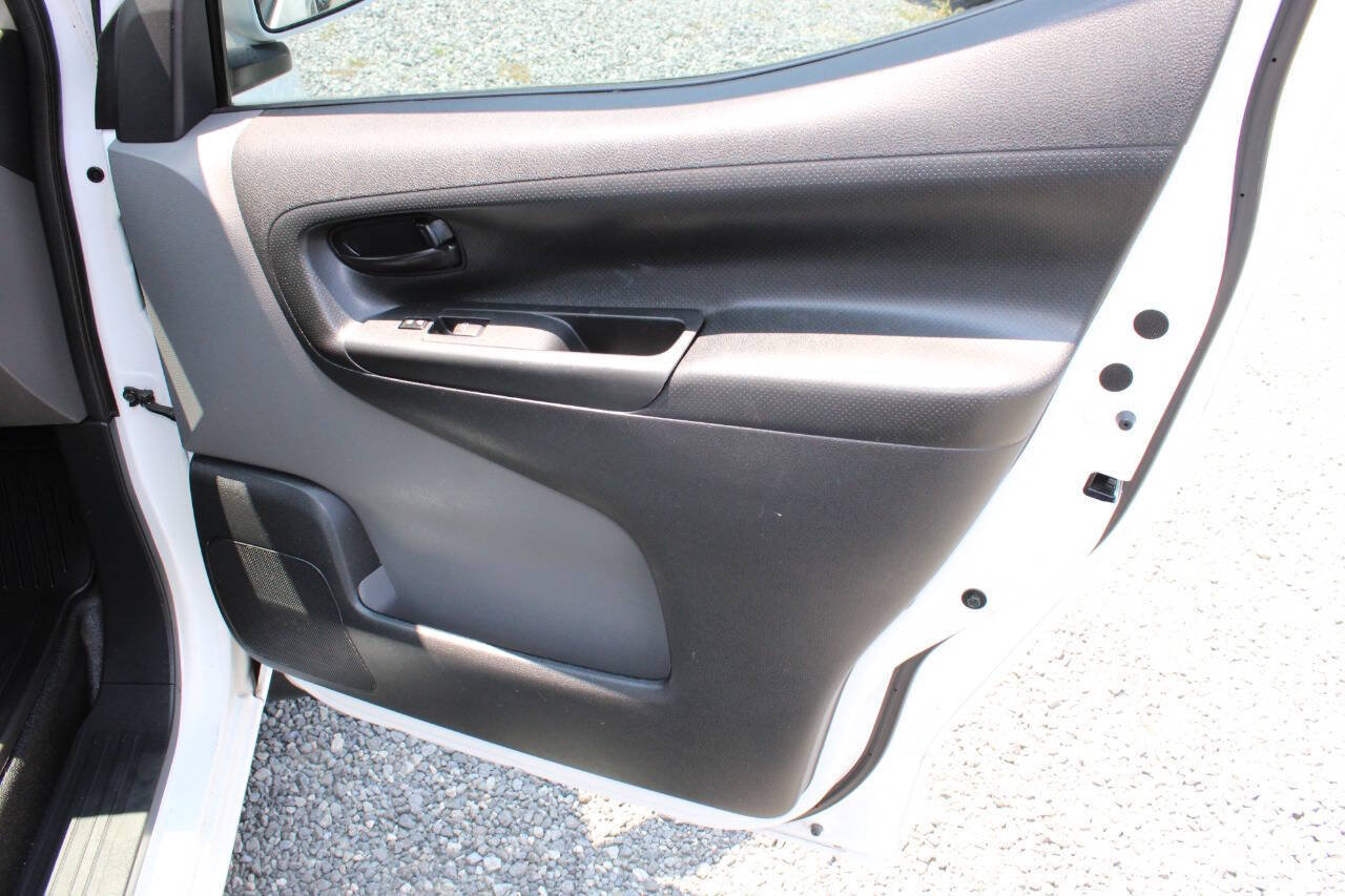 Used 2017 Nissan NV200 SV w/ Technology Package FWD image 18