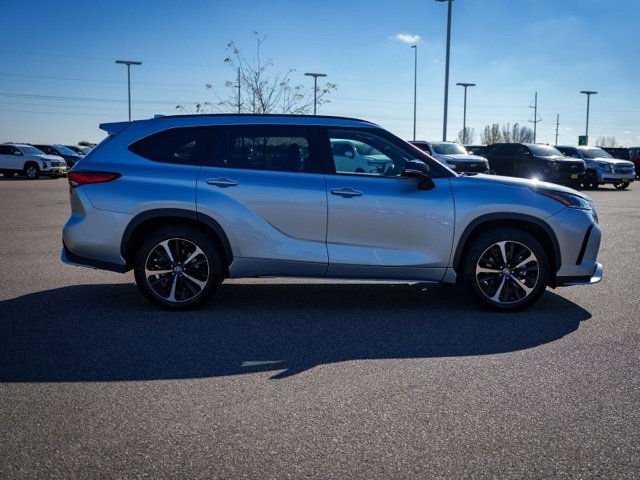 Used 2022 Toyota Highlander XSE image 7