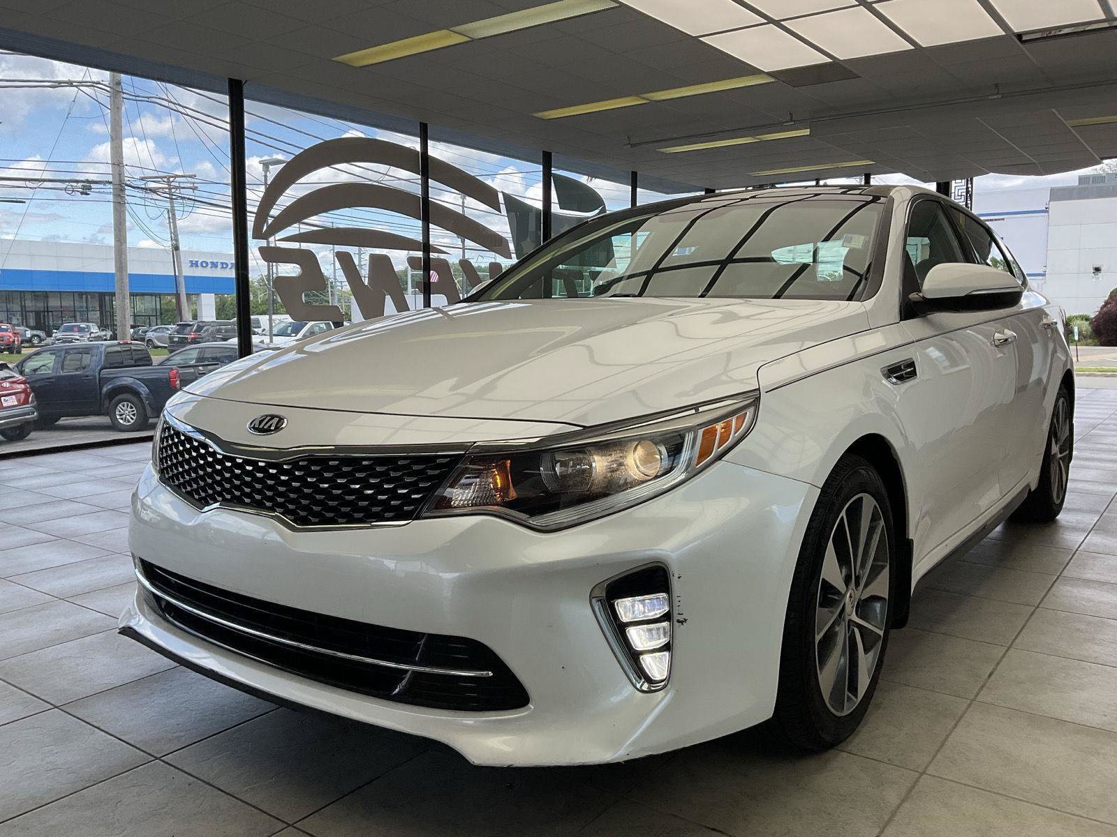 Used 2018 Kia Optima S w/ Pano Sport Package FWD image 3