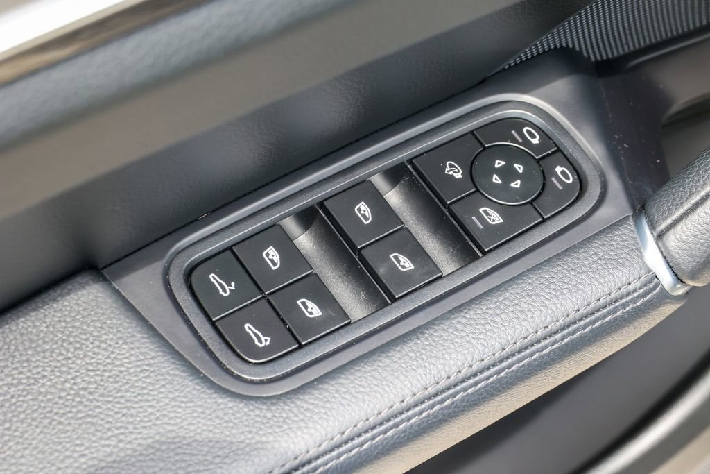 Certified 2023 Porsche Cayenne AWD/4WD image 24