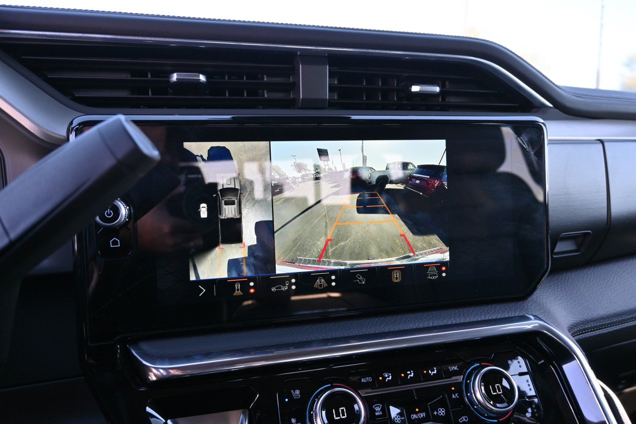 Certified 2025 GMC Sierra 2500 Denali AWD/4WD image 13