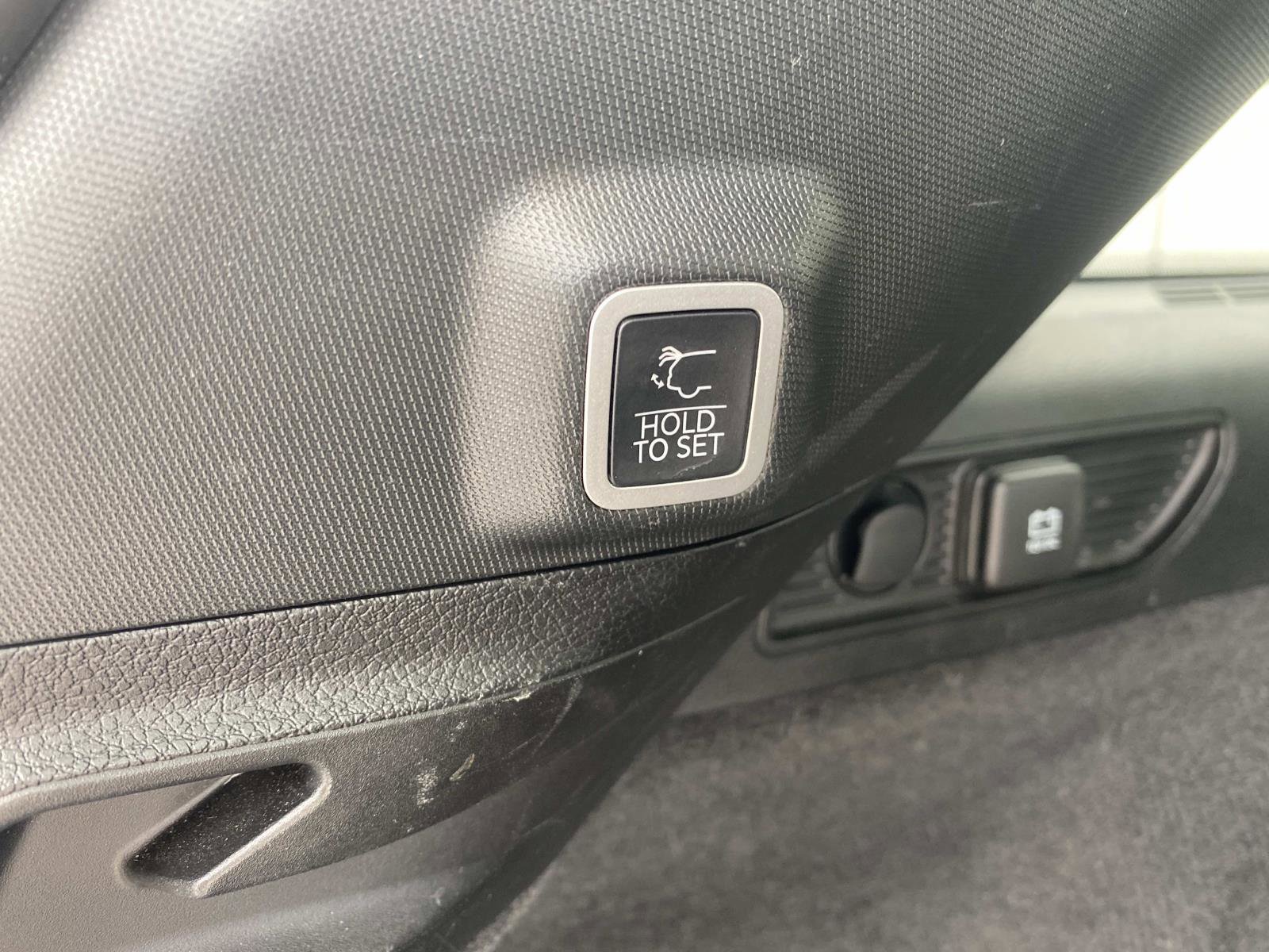 Used 2022 Jeep Grand Cherokee Overland w/ MOPAR Finishing Package image 9