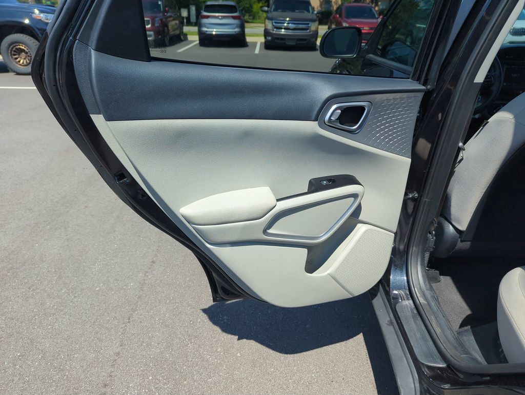 Used 2024 Kia Soul LX w/ Option Group 015 FWD image 27