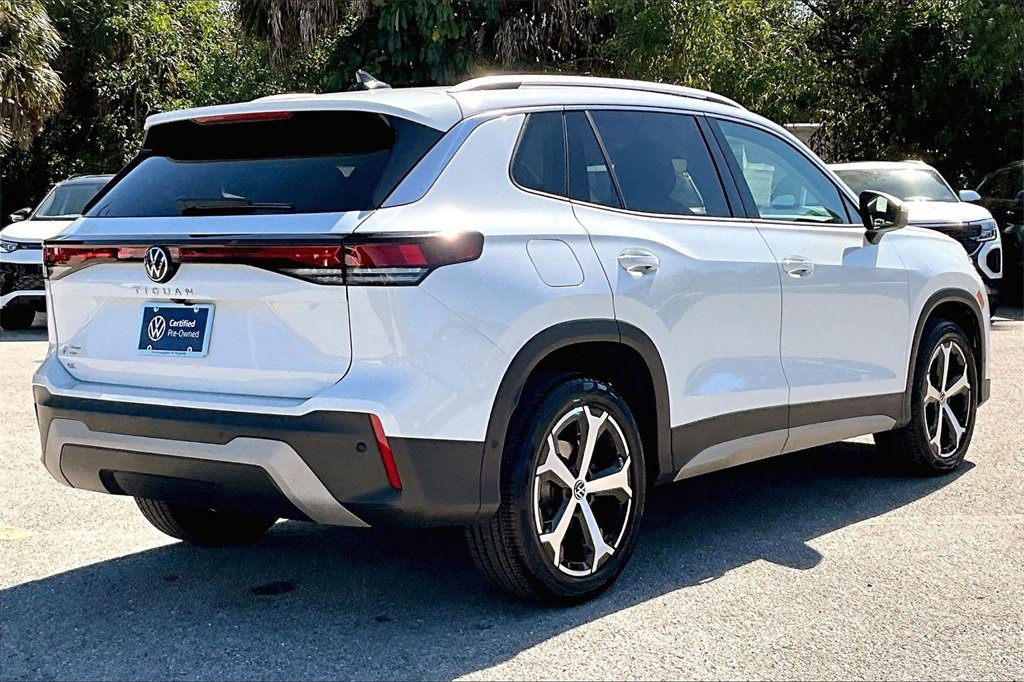 Certified 2025 Volkswagen Tiguan SE image 5