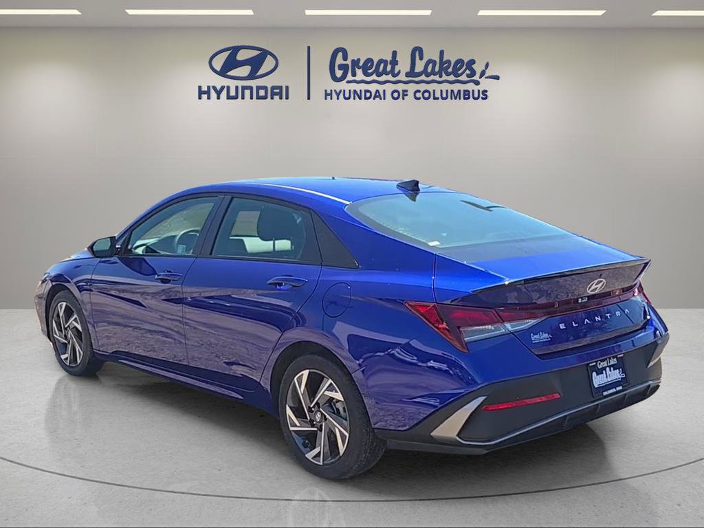 Certified 2025 Hyundai Elantra Sport FWD image 3