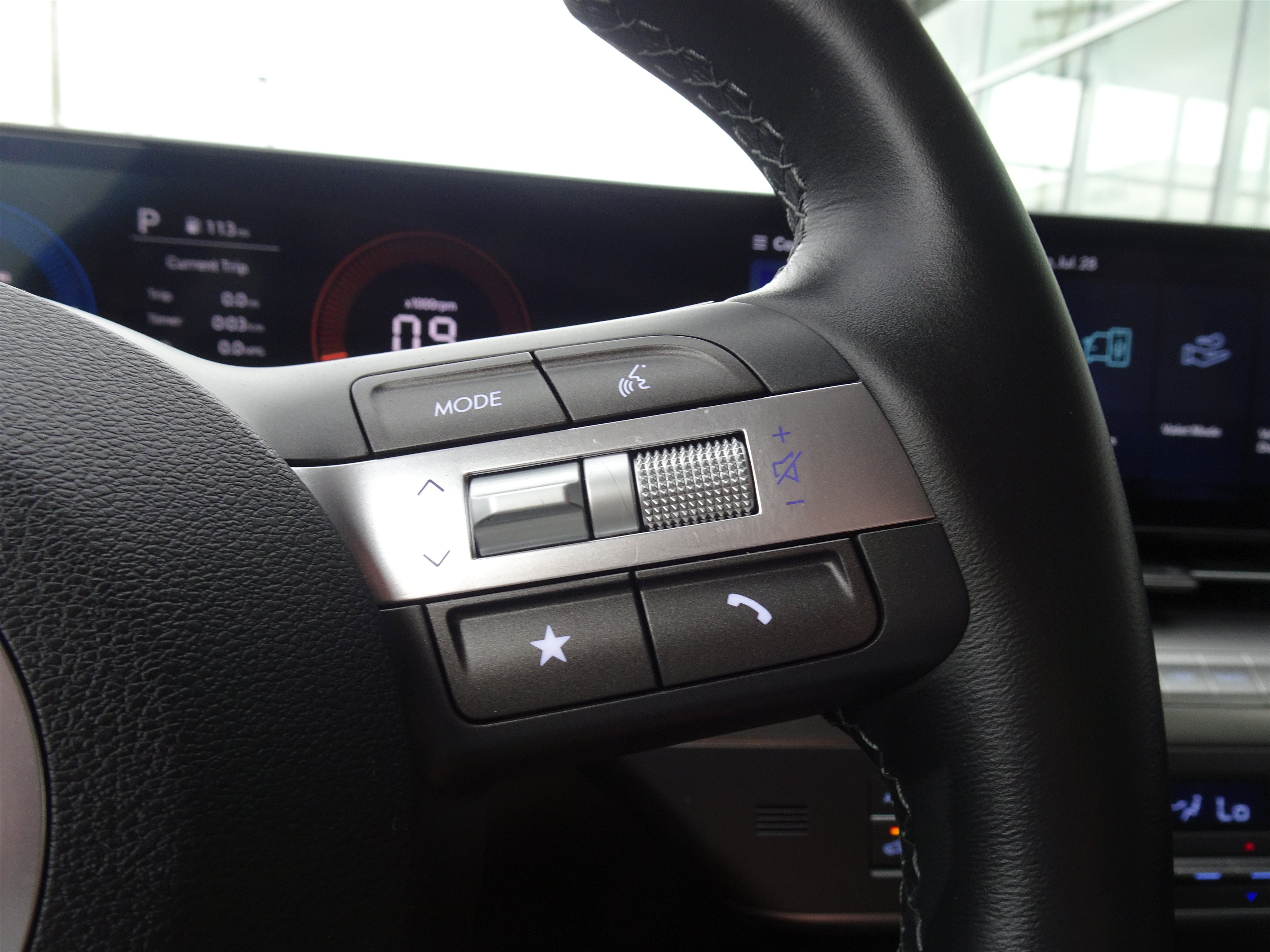 Used 2025 Hyundai Kona SEL AWD/4WD image 21