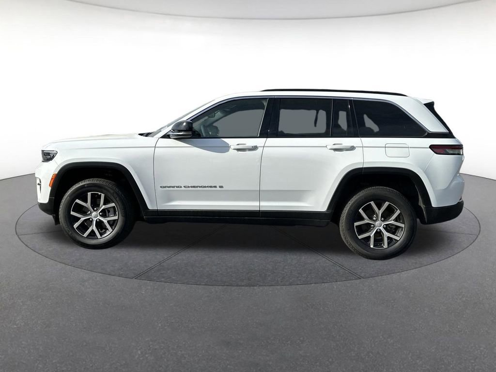 Used 2025 Jeep Grand Cherokee Limited image 2
