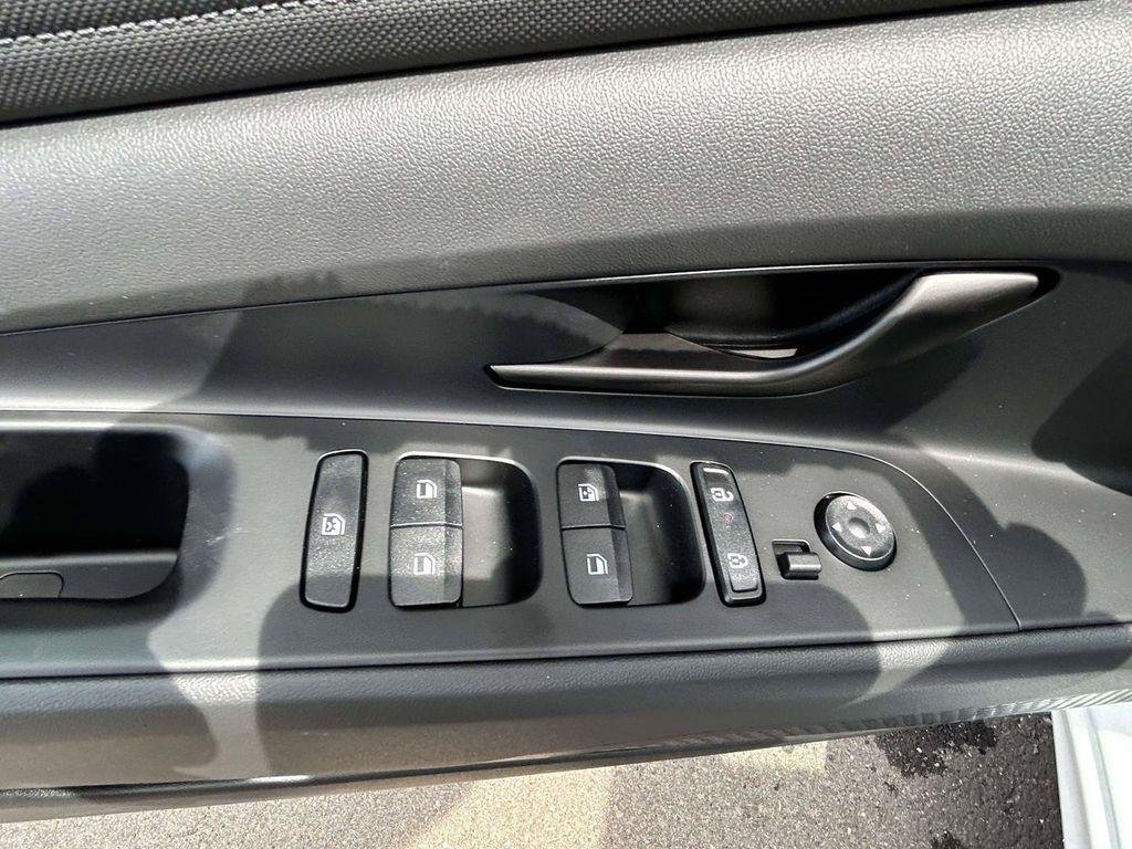 New 2026 Hyundai Elantra SEL Sport FWD image 39