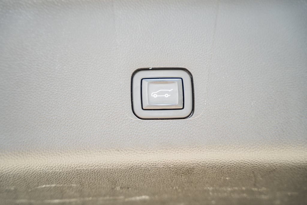 Used 2020 Chevrolet Traverse RS AWD/4WD image 17