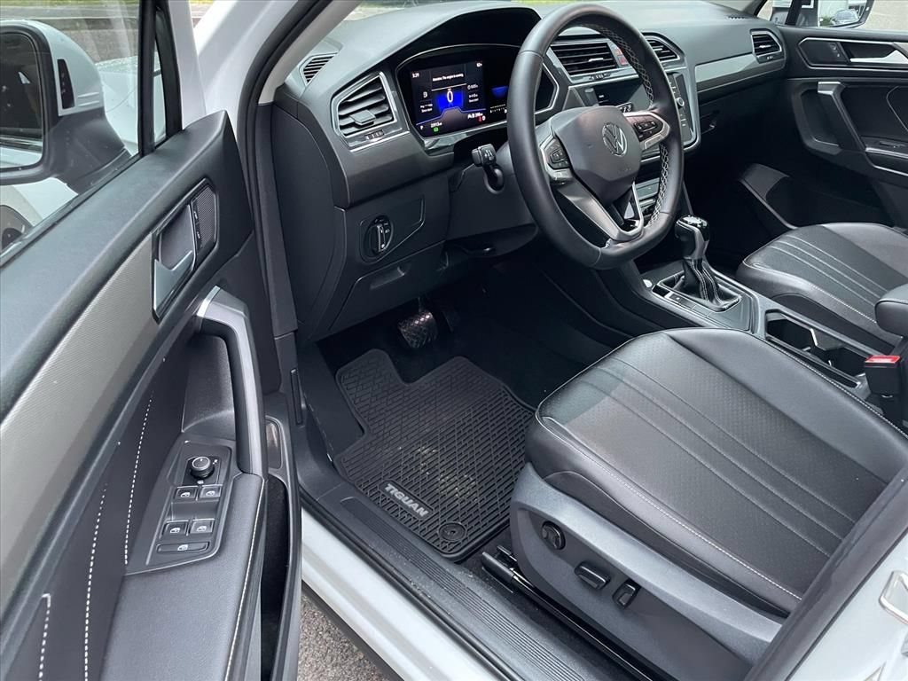 Used 2022 Volkswagen Tiguan SE FWD image 7