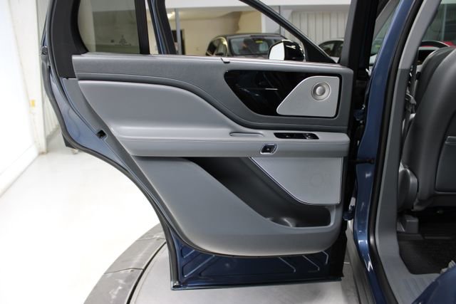 Used 2020 Lincoln Aviator Reserve w/ Equipment Group 202A image 27