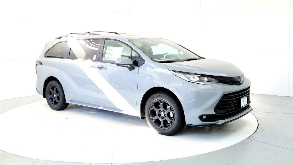 New 2026 Toyota Sienna XLE Woodland Edition AWD/4WD image 7