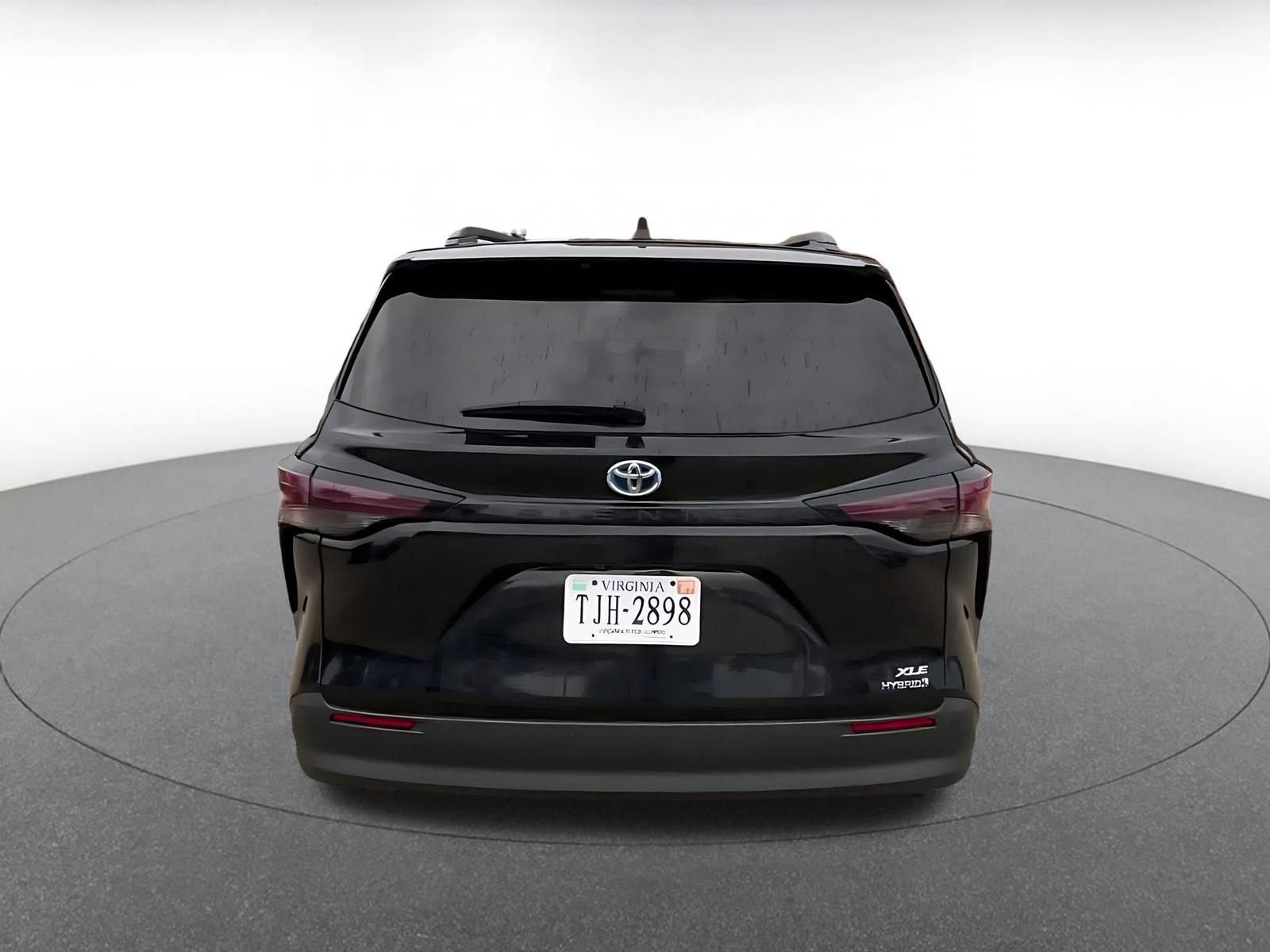 Used 2024 Toyota Sienna XLE FWD image 12