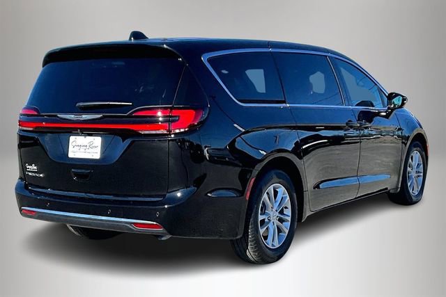 New 2026 Chrysler Pacifica Select image 13