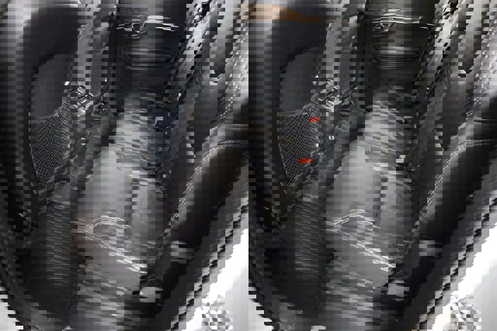 Used 2016 Volvo XC90 T6 Momentum w/ Momentum Plus Package image 15