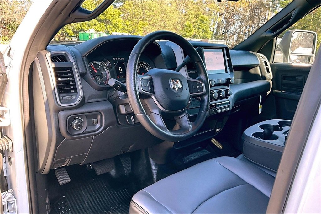 Used 2024 RAM 5500 Tradesman w/ Chrome Appearance Group image 15