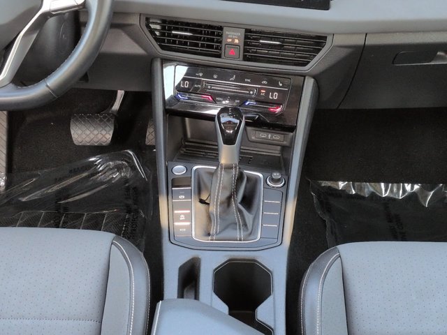 Used 2025 Volkswagen Jetta SE FWD image 17