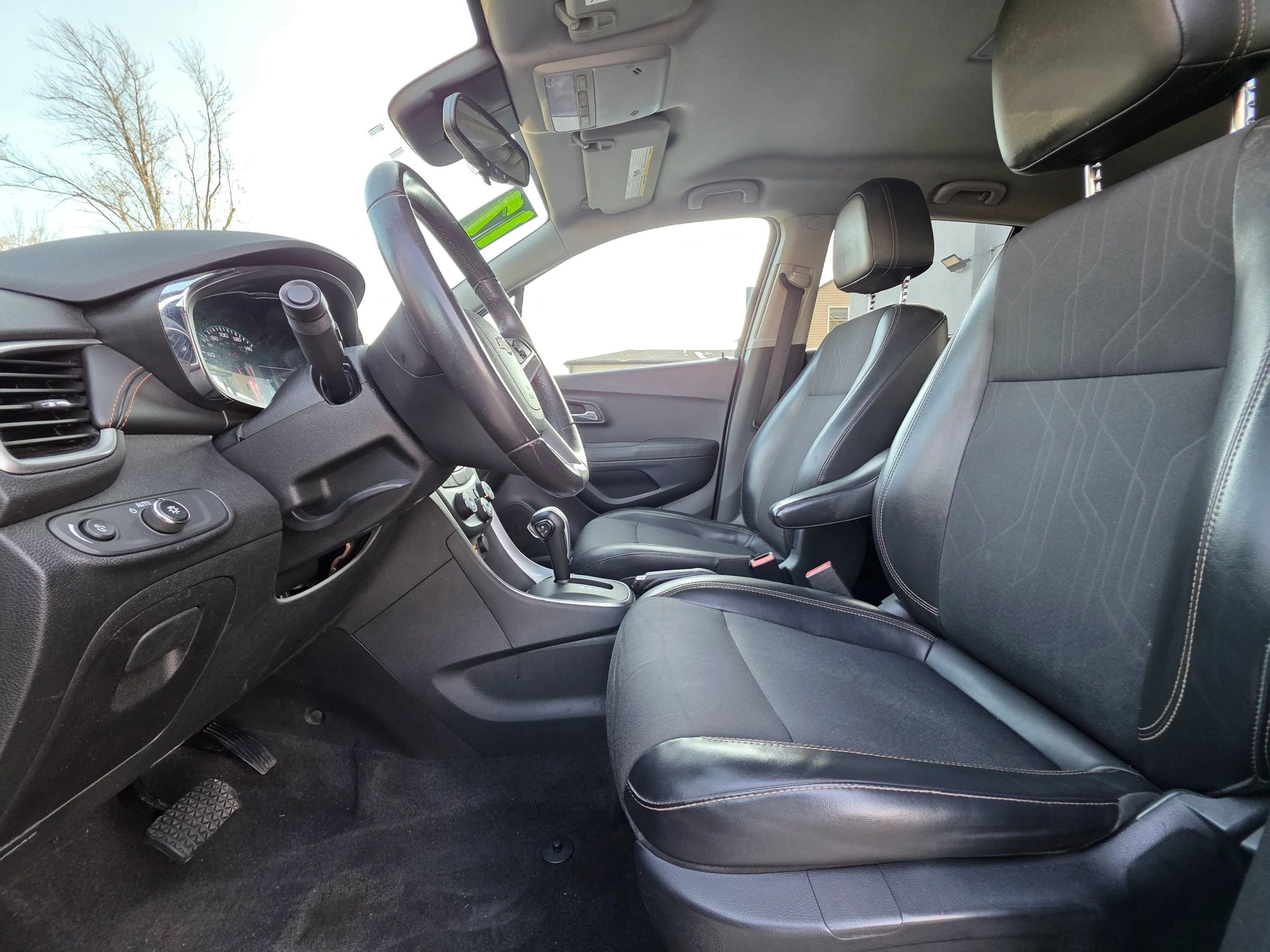 Used 2017 Chevrolet Trax LT w/ LT Convenience Package image 11