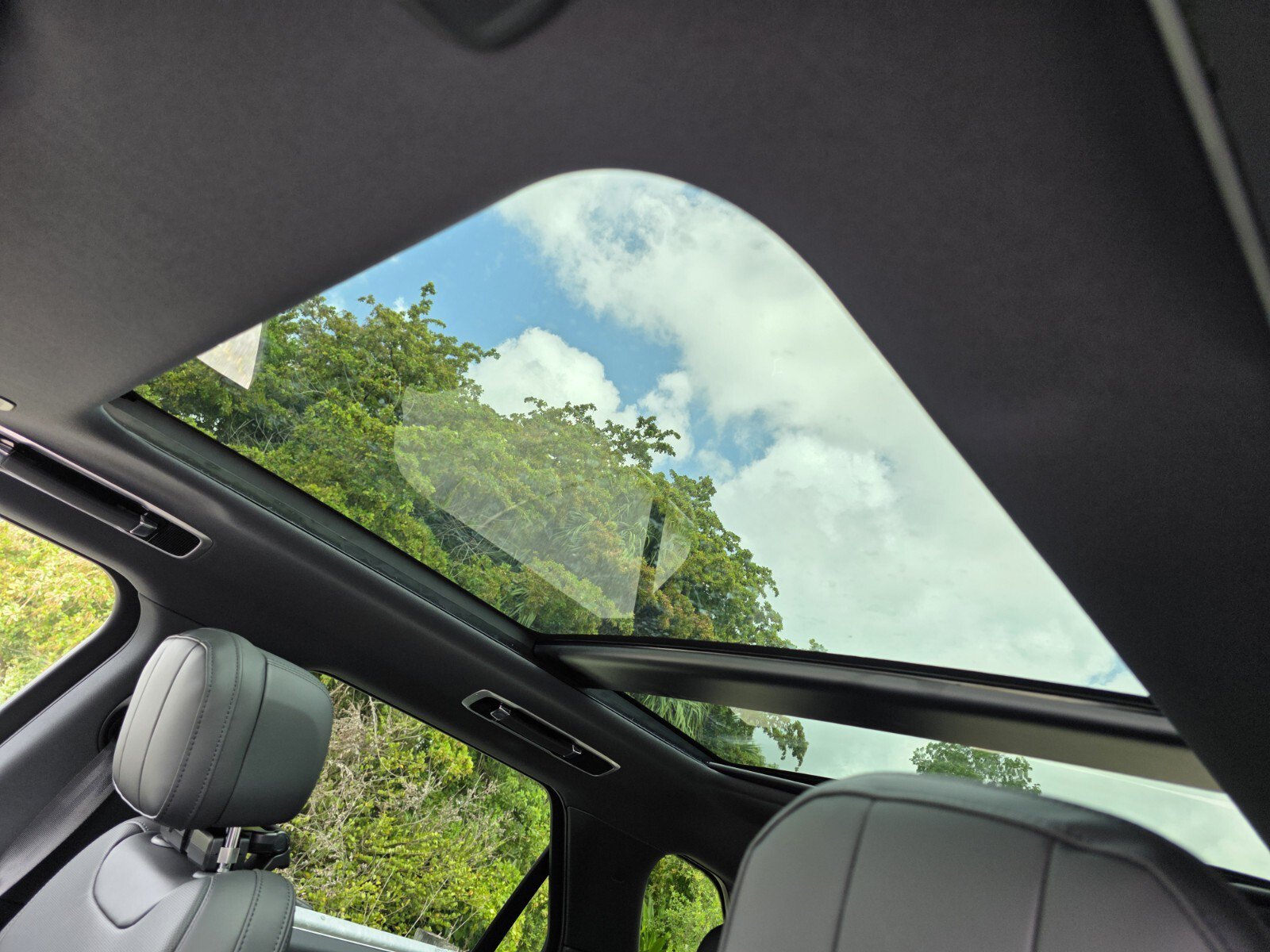 New 2026 Land Rover Range Rover Sport Dynamic SE AWD/4WD image 13