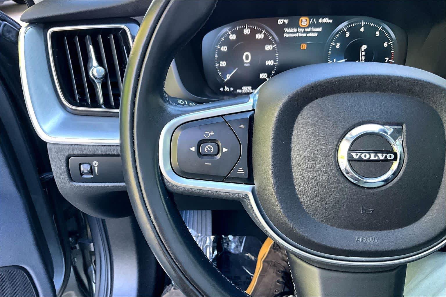 Used 2019 Volvo XC60 T5 Momentum w/ Multimedia Package AWD/4WD image 22