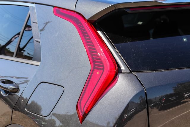 Certified 2025 Kia Niro EX FWD image 11