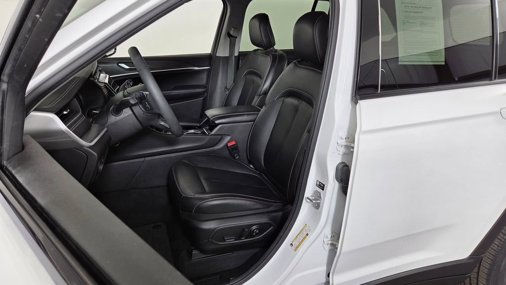 Used 2023 Jeep Grand Cherokee Limited image 15