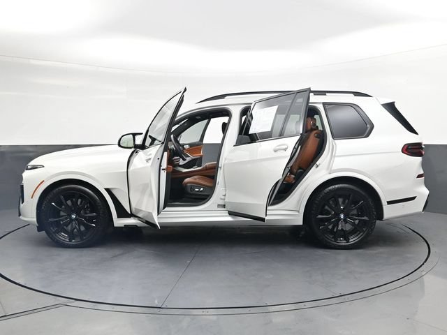 Used 2025 BMW X7 M60i AWD/4WD image 49