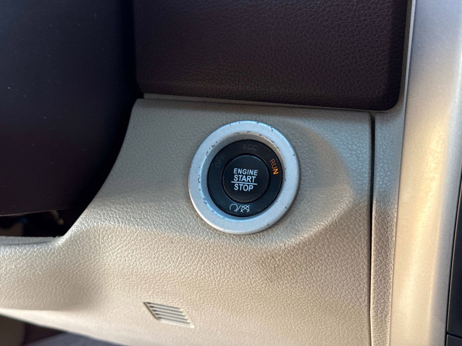 Used 2017 RAM 1500 Laramie w/ Convenience Group image 28