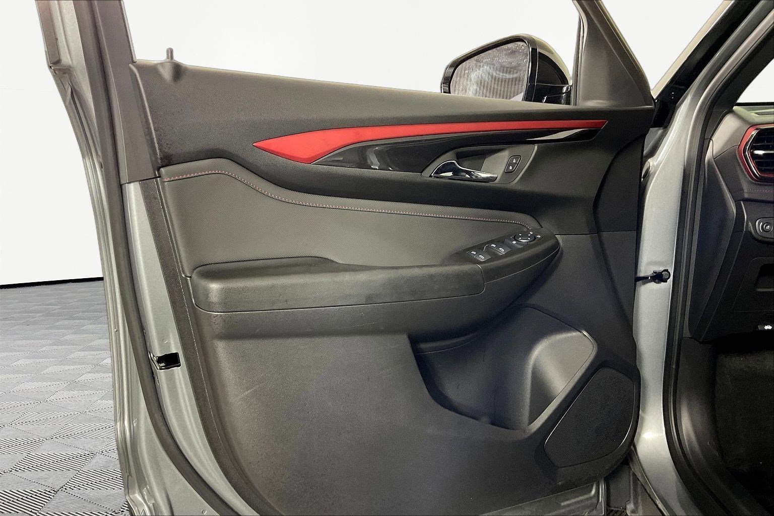 Used 2025 Chevrolet TrailBlazer RS w/ Driver Confidence Package FWD image 19