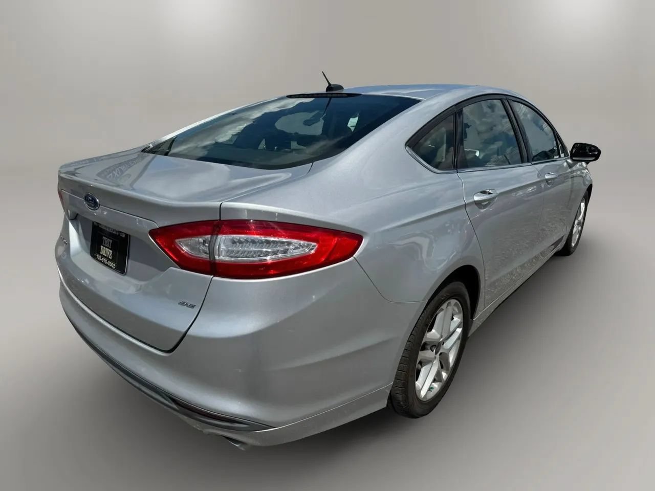 Used 2016 Ford Fusion SE FWD image 8