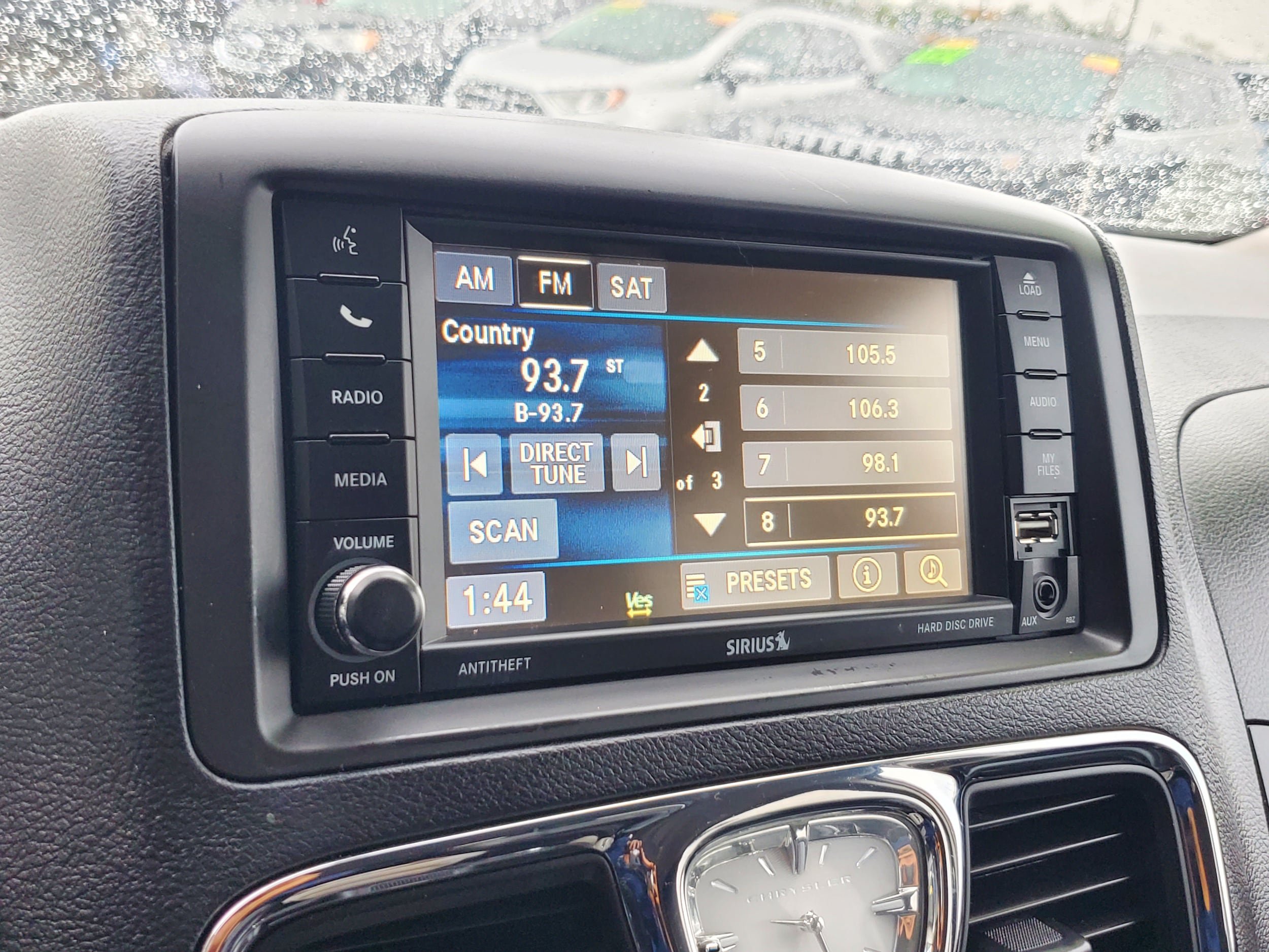 Used 2016 Chrysler Town & Country Touring FWD image 19