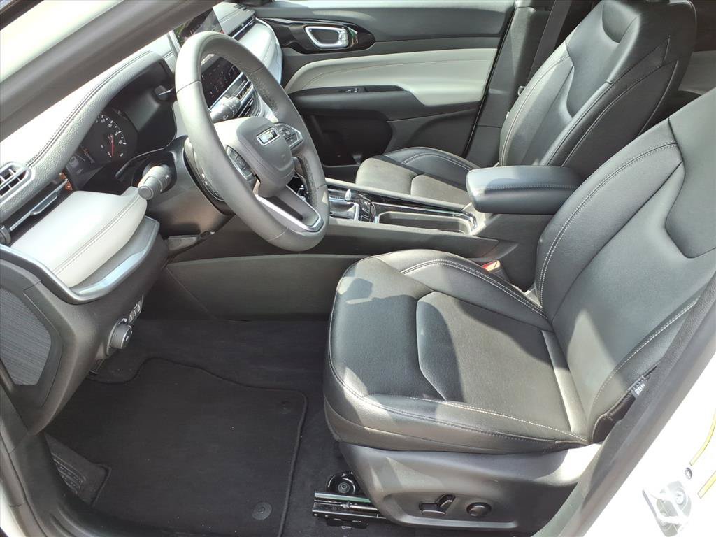 Used 2025 Jeep Compass Limited AWD/4WD image 11